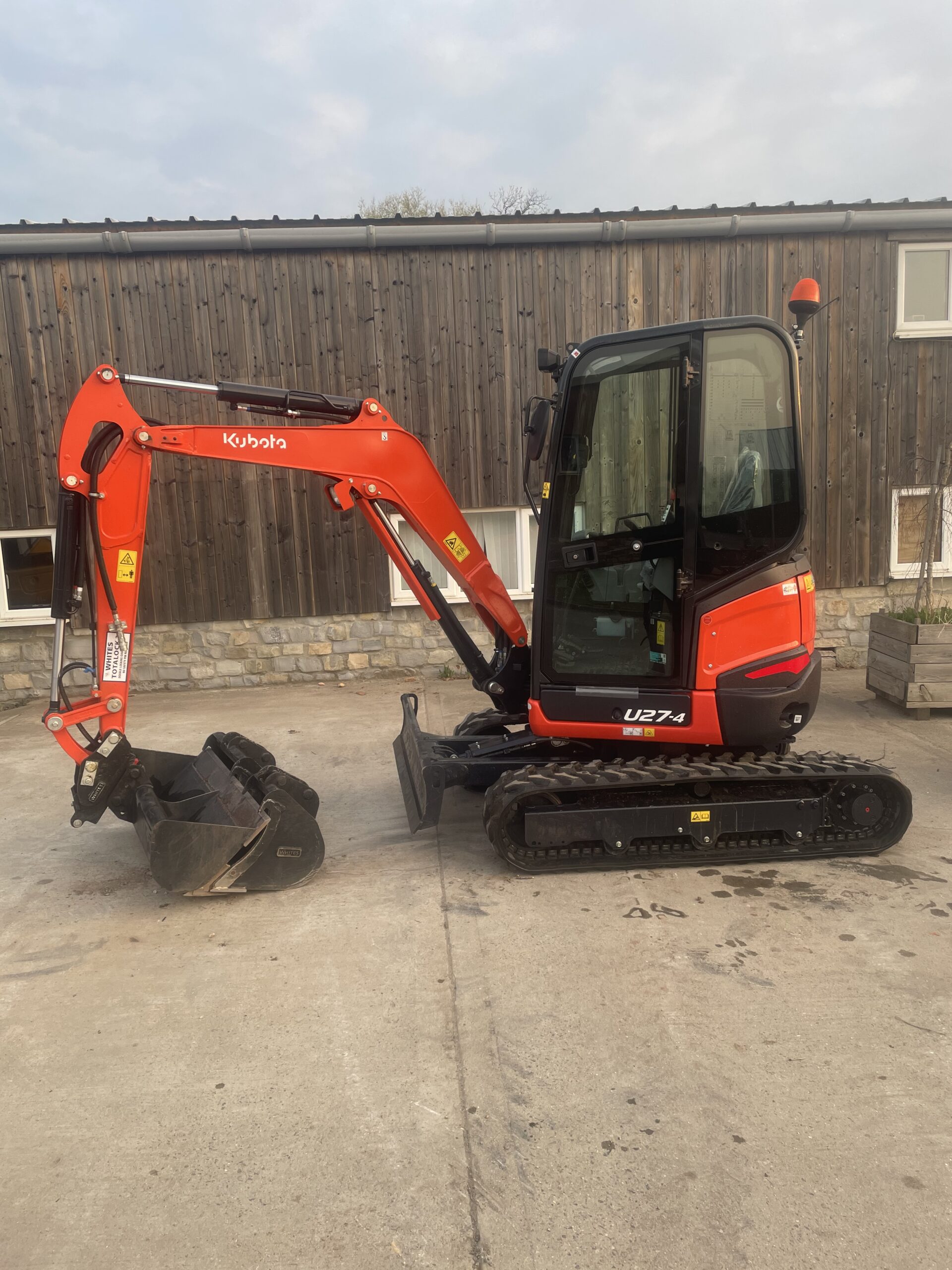 2.7 Mini Digger (Kubota U27-4)