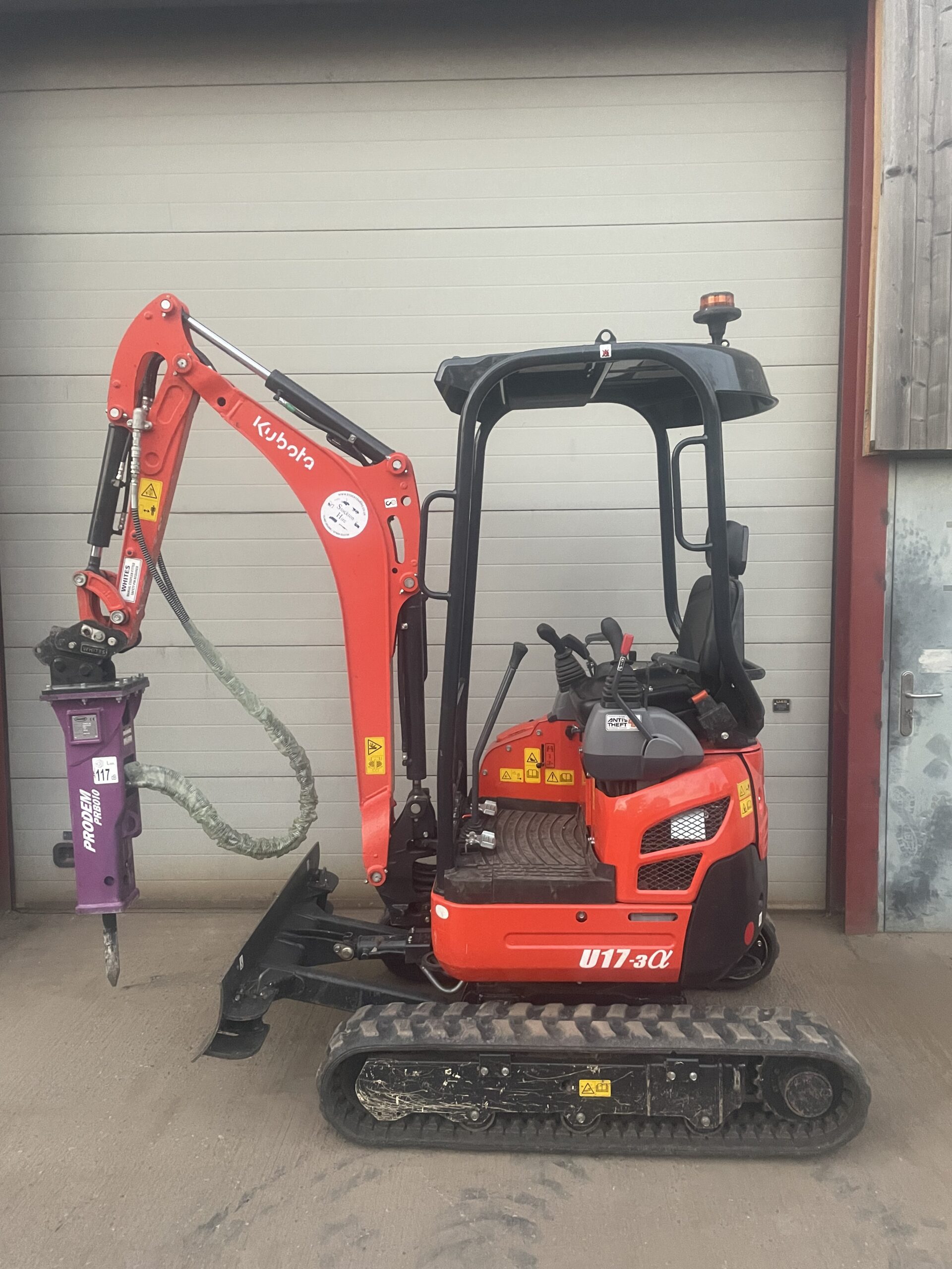 1.7 Ton Mini Digger & Concrete Breaker